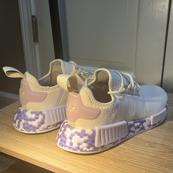 NWT & Box!!! Women’s Adidas White, Lavender,  Purple Sneakers  Size 8.5 - Picture 6 of 10